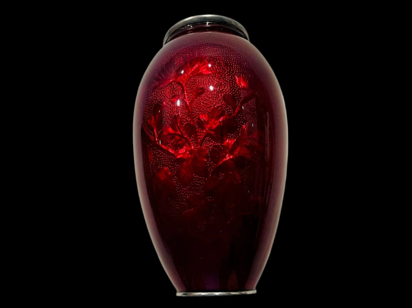 A Pigeon Blood Ginabari Akasuke Style Vase Made In Japan