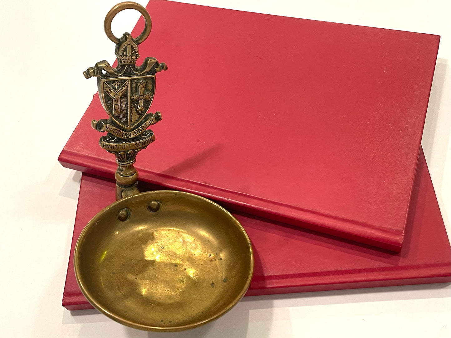 Vincit Qui Patitur Whitgift School Crested Figurative Novelty Brass Tray