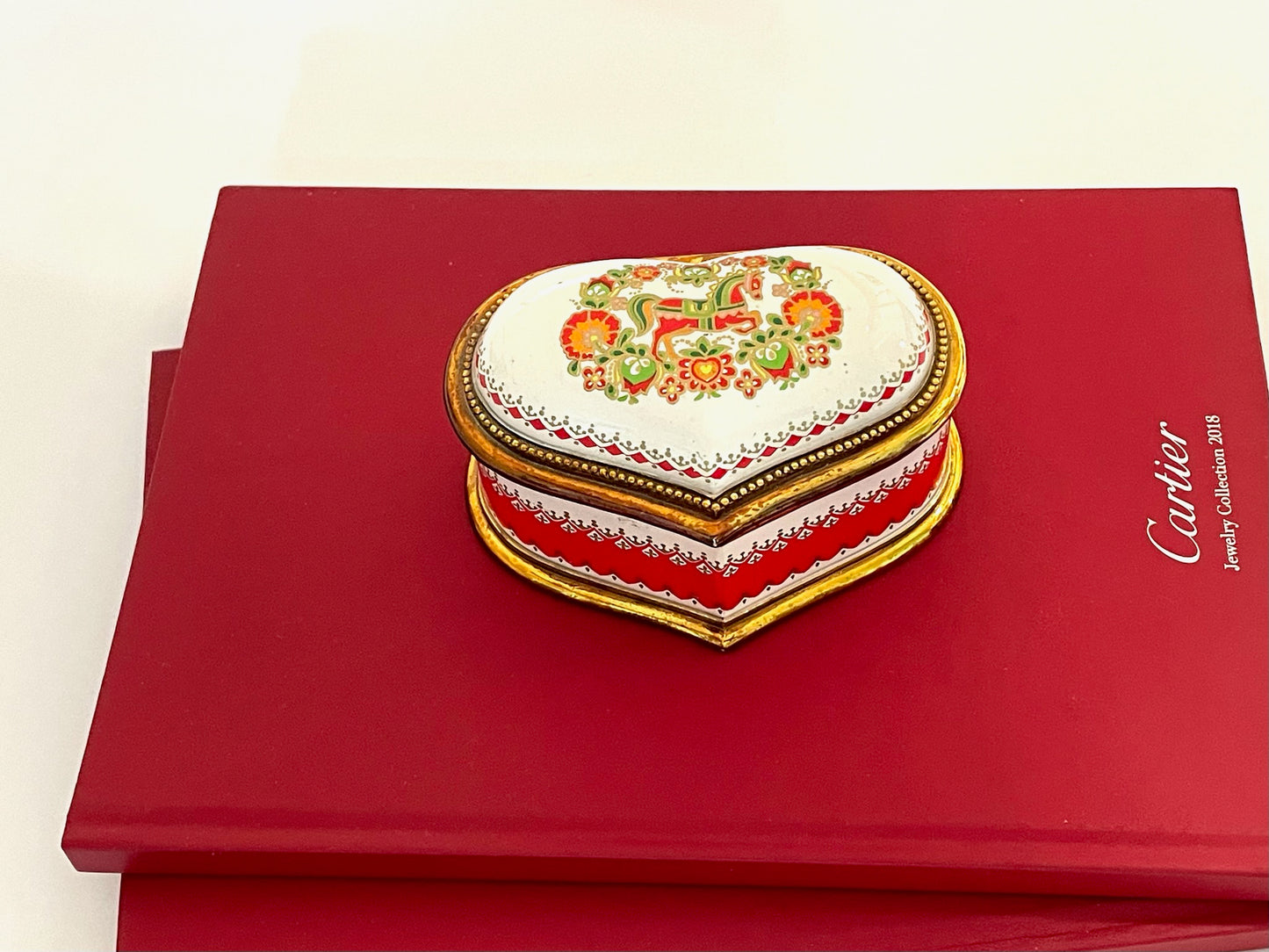 Enamel Heart Sankyo Musical Jewelry Box Horse Medallion