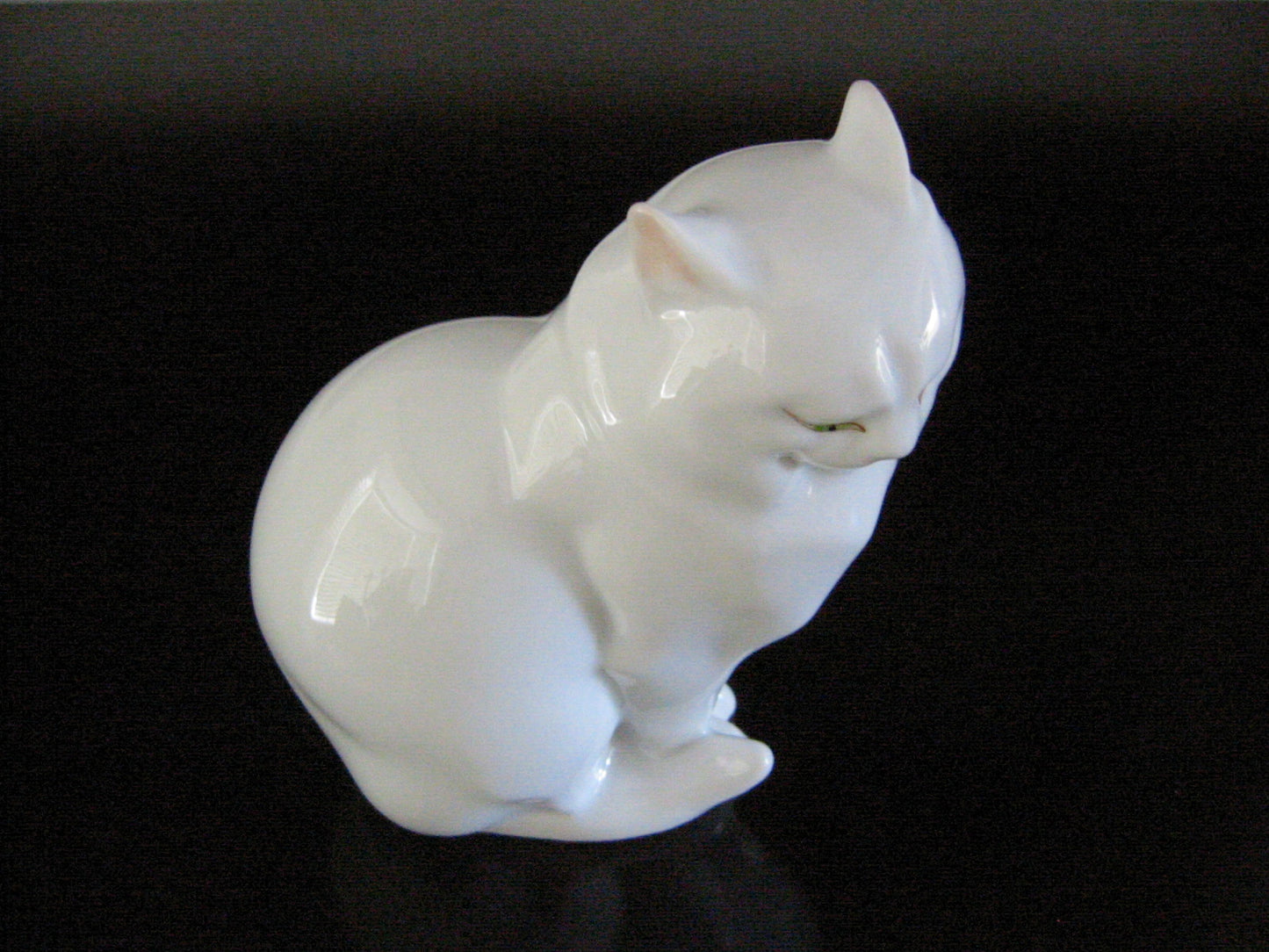 Herend Porcelain Cat Hand Painted Made In Hungry Marked