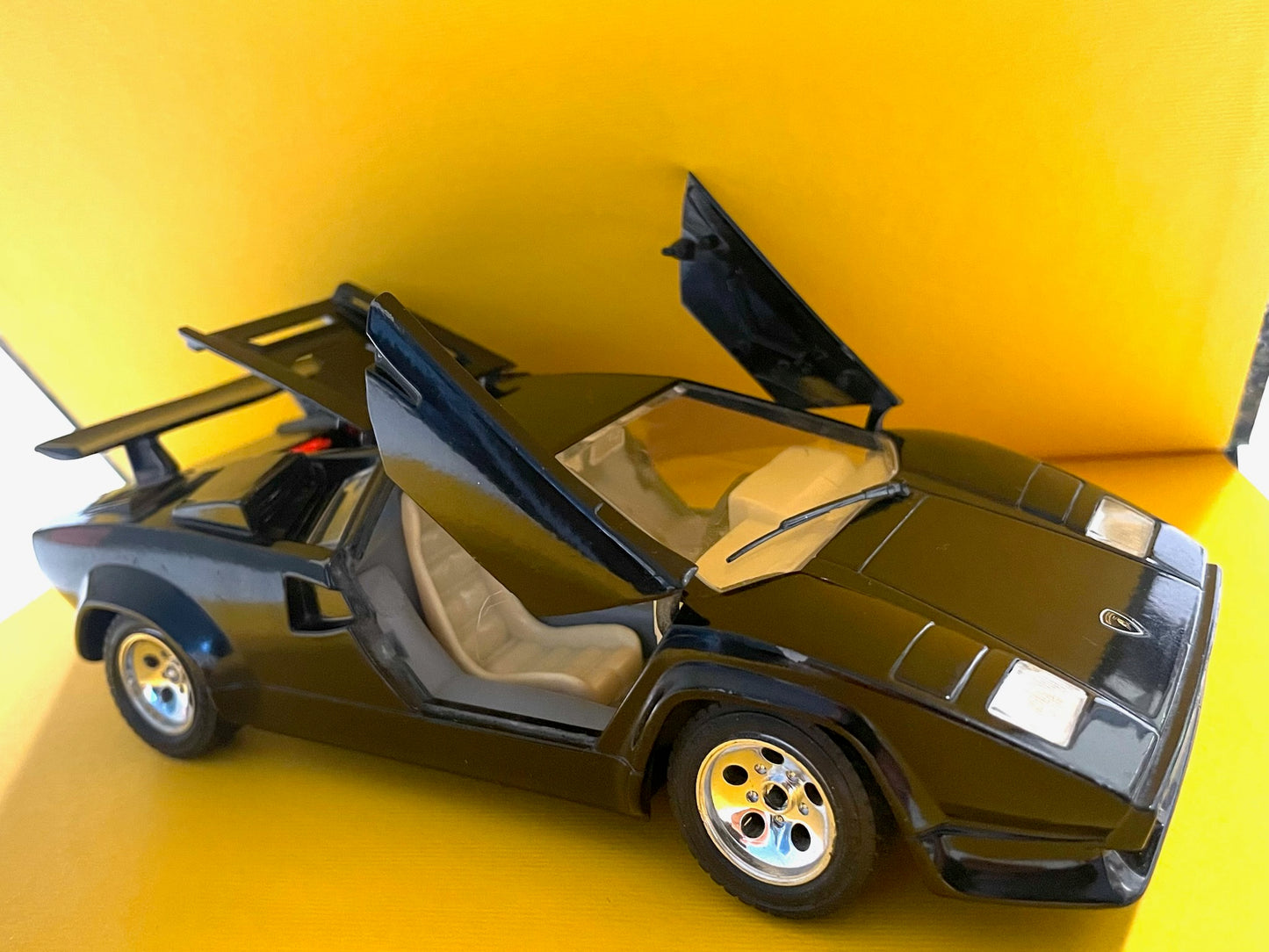 Black Lamborghini Countach Made In Italy By Burago Model Car