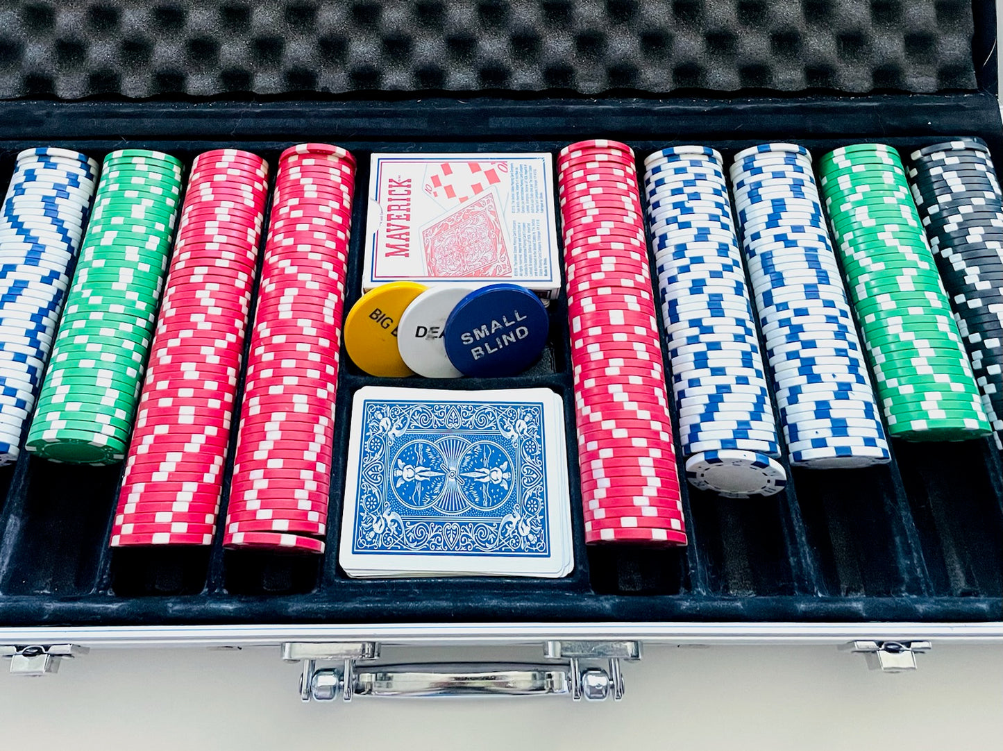 Poker Set In Aluminum Case With Handle New Deck of Cards