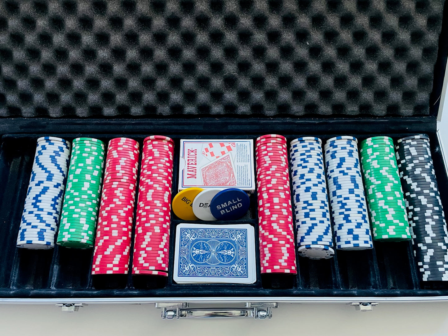 Poker Set In Aluminum Case With Handle New Deck of Cards