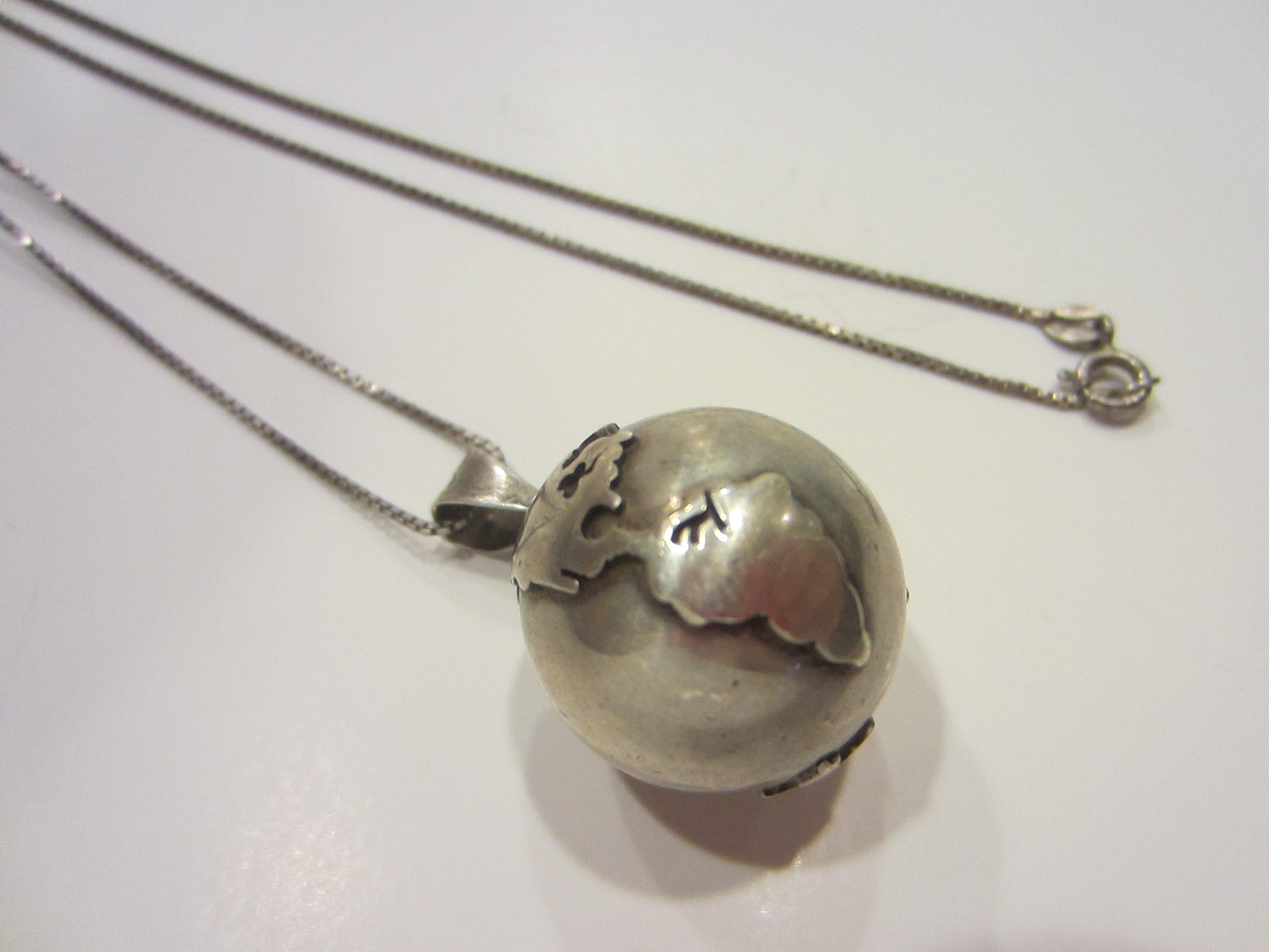 World Globe Sterling Pendant Marked SW 925 Mexico Silver Chain - Designer Unique Finds 