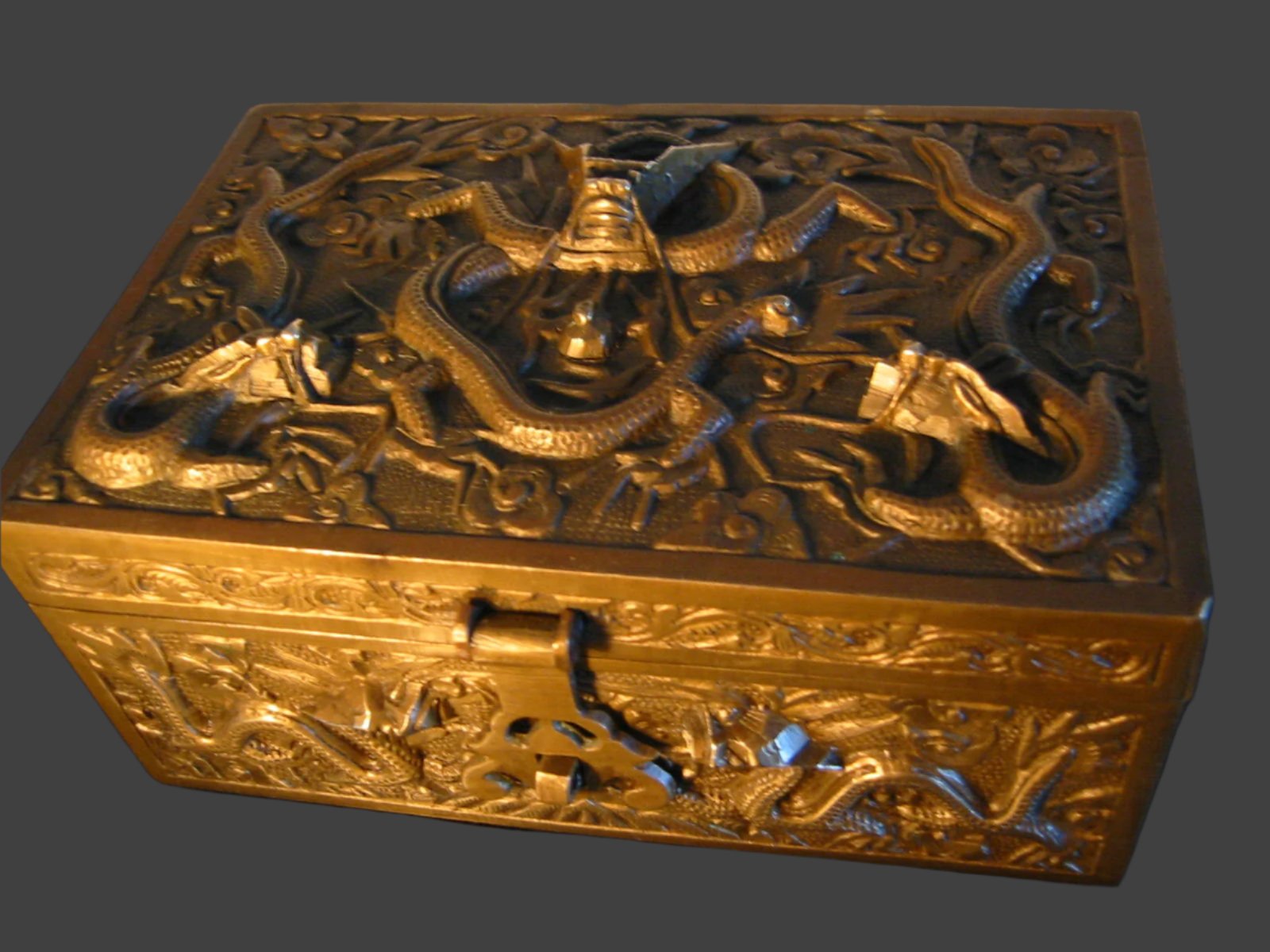 Chinese Brass Humidor Box Early 20th Century Period Flying Dragons Sandalwood Lined - Designer Unique Finds 
 - 3