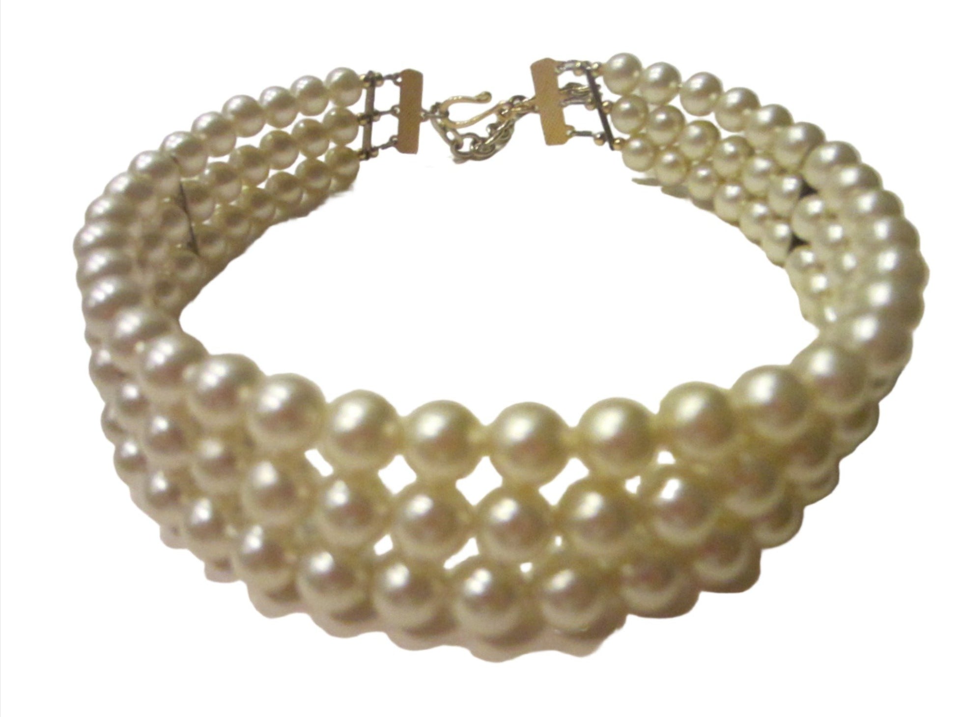 Pearl Choker Golden Link Chain Closure 