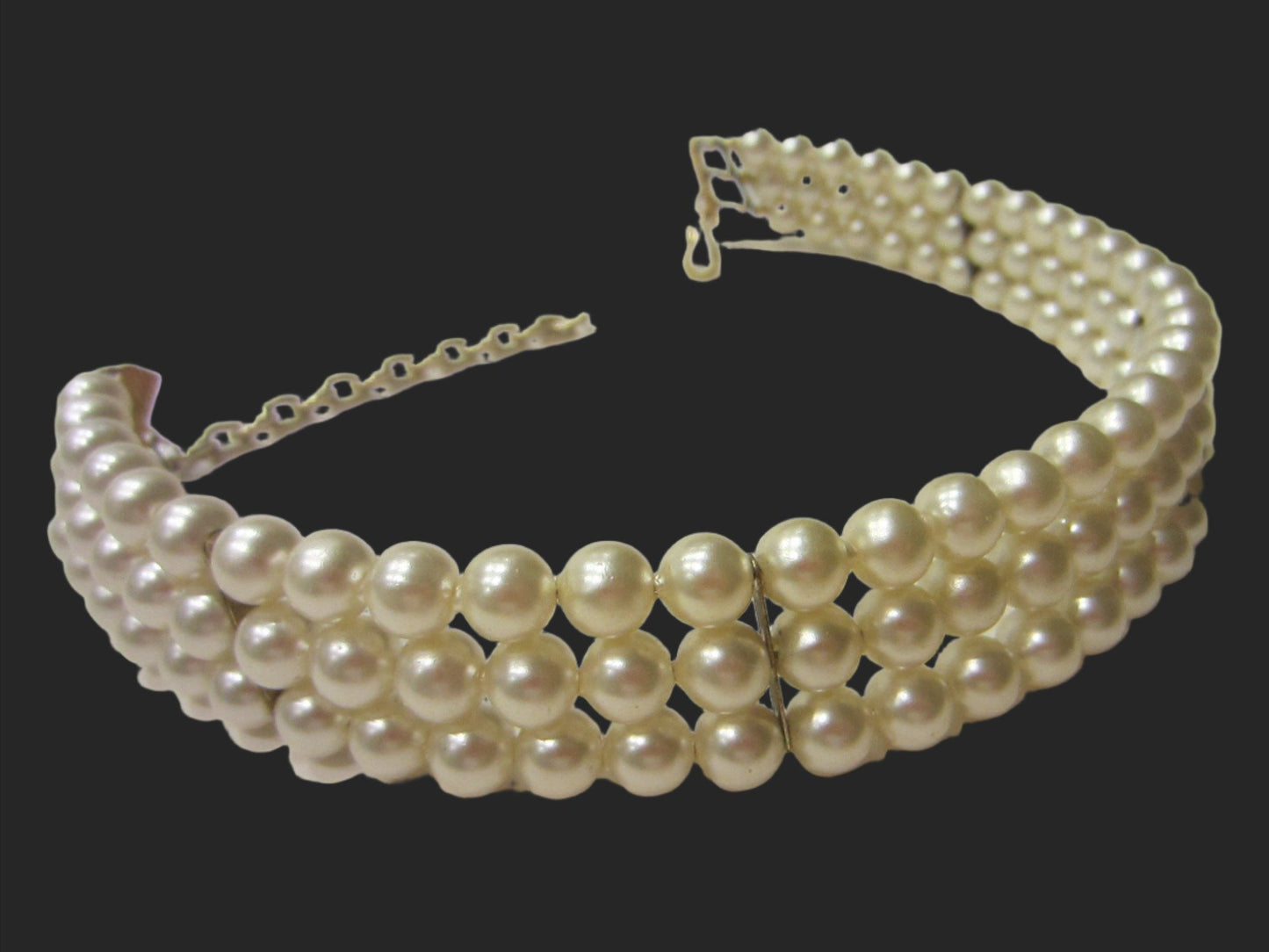 Pearl Strands Choker Golden Link Chain Closure