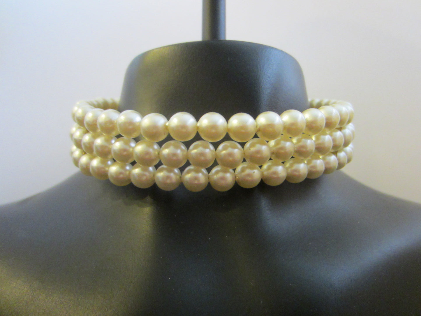 Pearl Strands Choker Golden Link Chain Closure