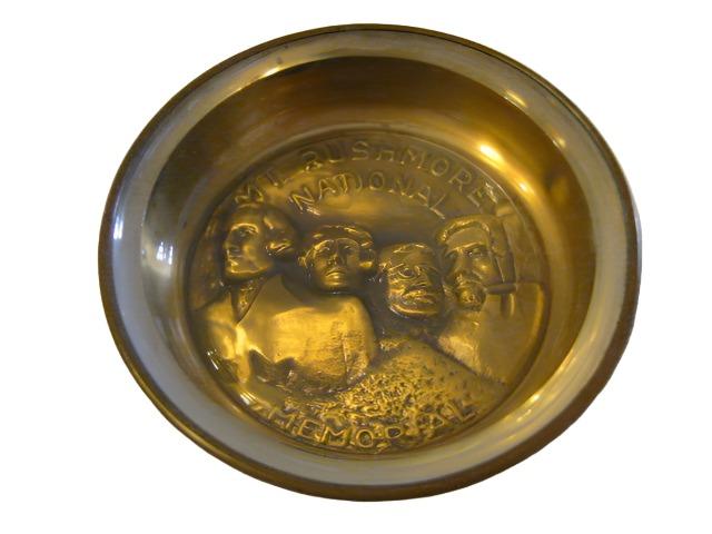 Bates And Klinke Mount Rushmore National Memorial Novelty Dish - Designer Unique Finds 
 - 1