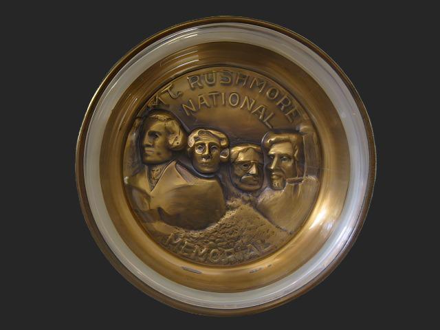 Bates And Klinke Mount Rushmore National Memorial Novelty Dish - Designer Unique Finds 
 - 3