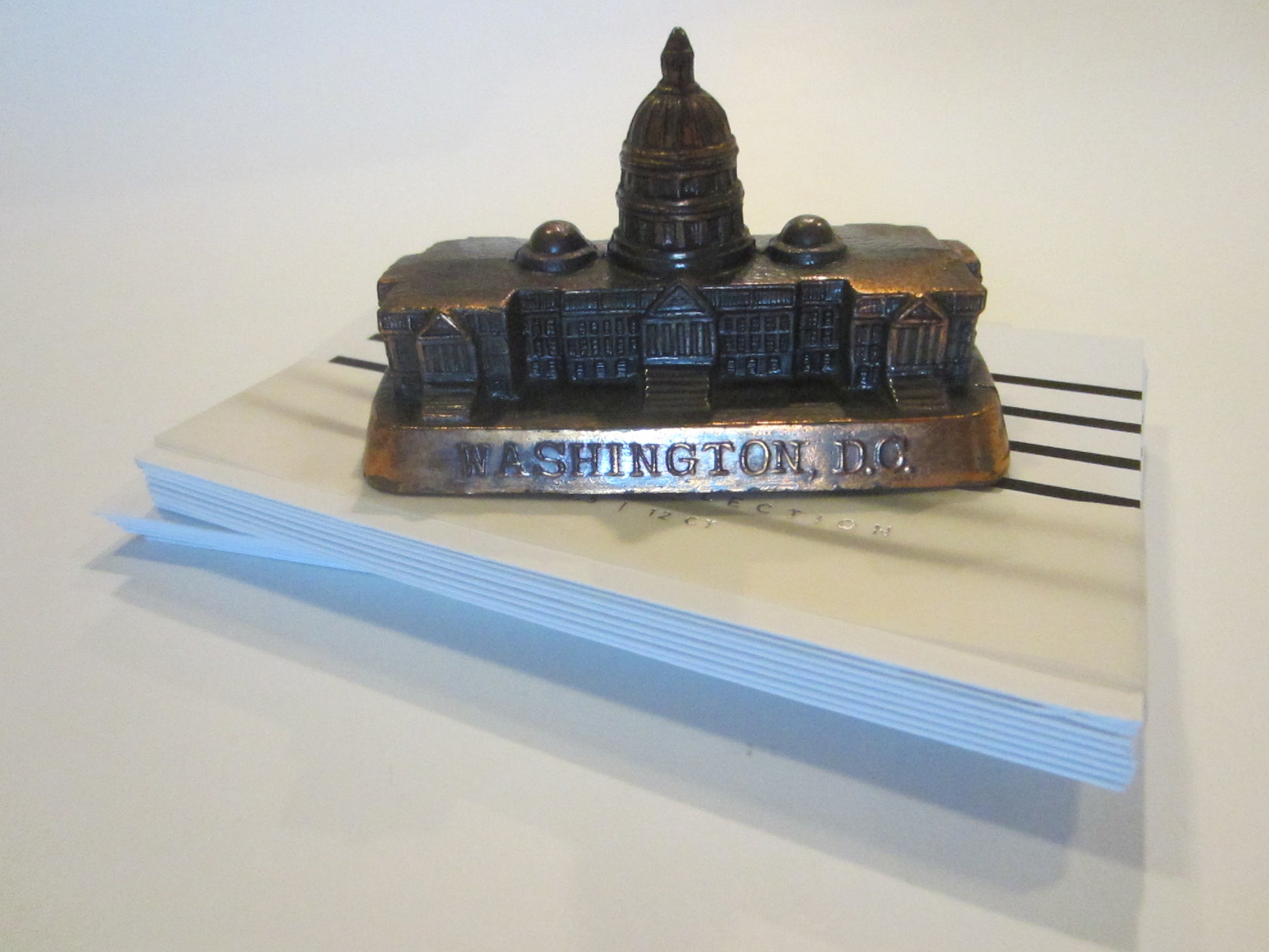 US Capitol Washington DC Metal Figurative Monument Paperweight