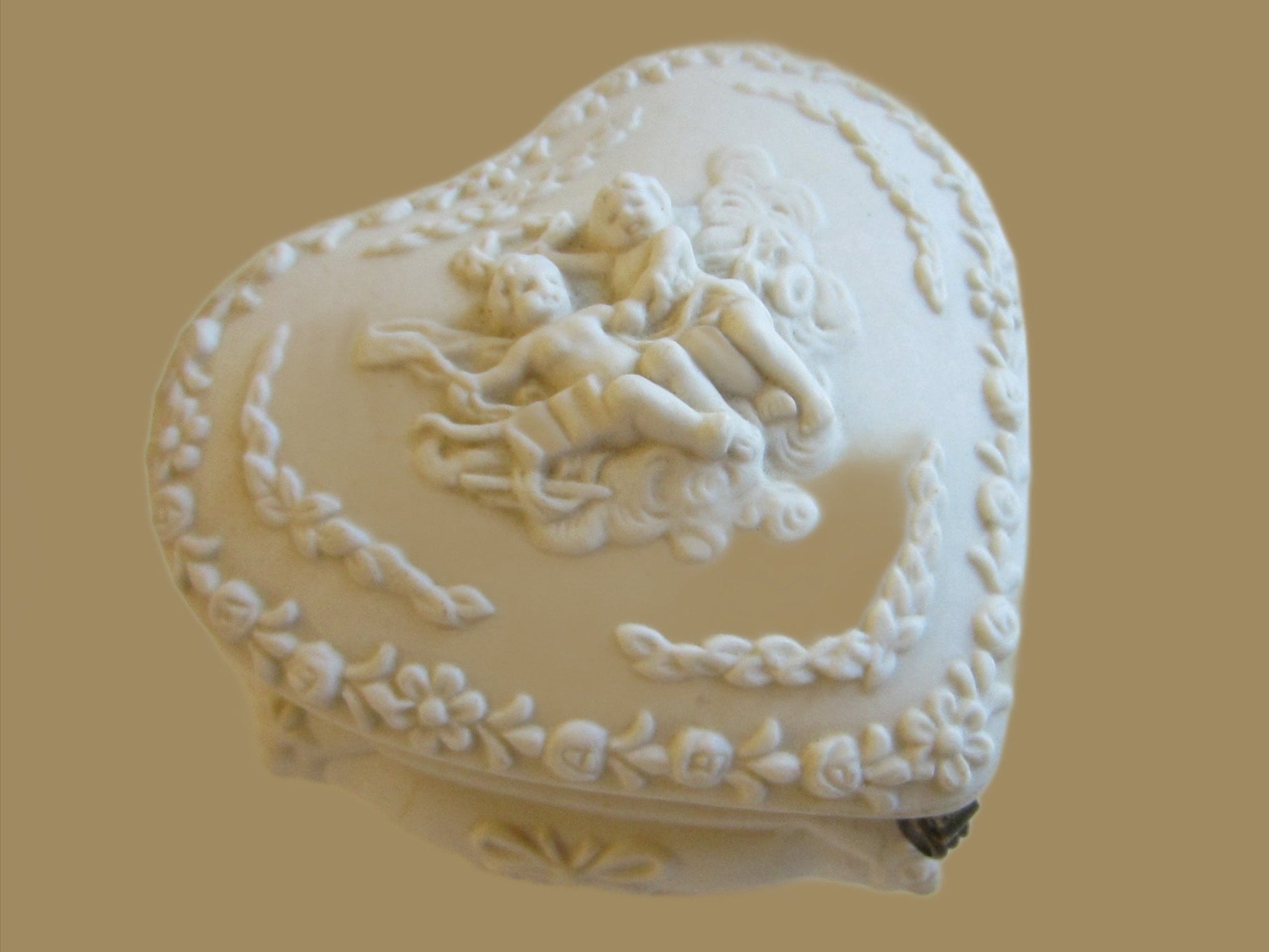 Majolica Figures Putti White Ceramic Heart Shape Jewelry Box Brass Hardware - Designer Unique Finds 