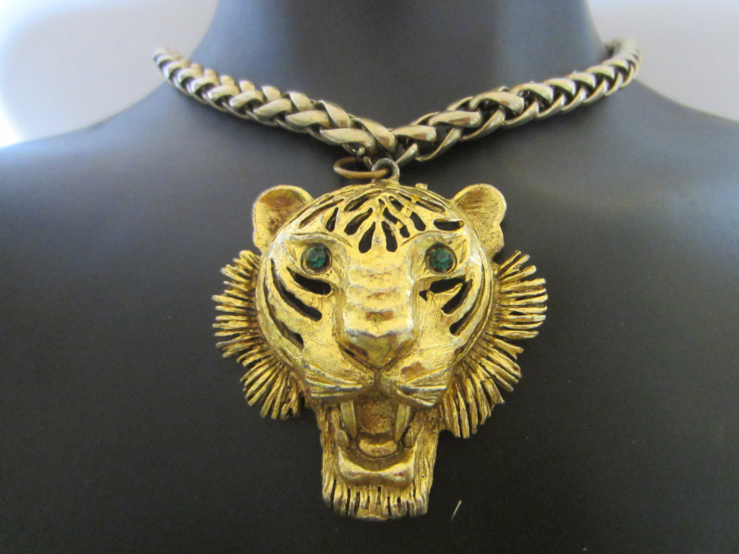 Green Eyes Golden Lion Head Brass Chain Pendant - Designer Unique Finds 
 - 3