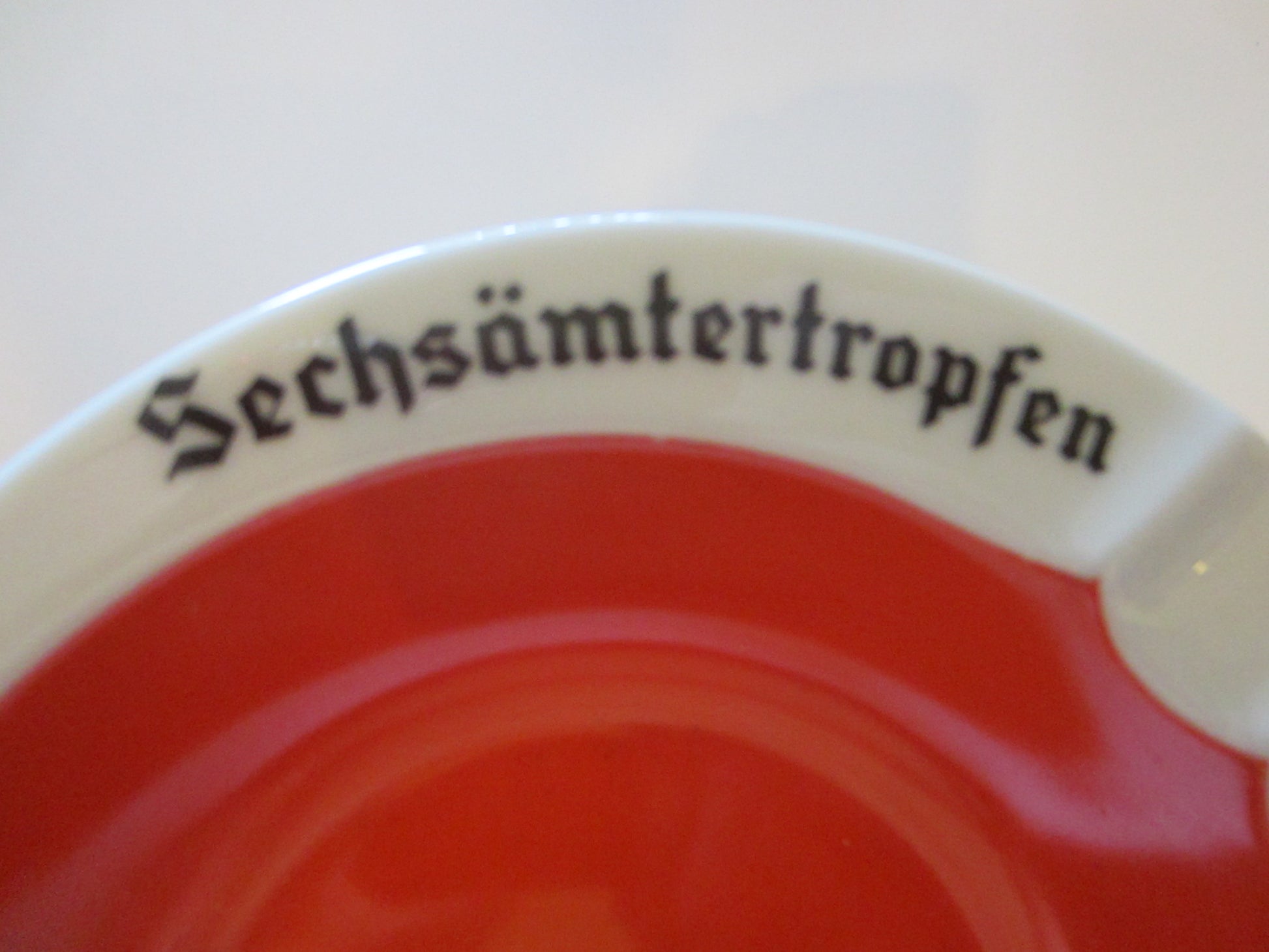 Schwarzenhammer Bavaria Sechamtertropfen Porcelain Ashtray Red And White - Designer Unique Finds 