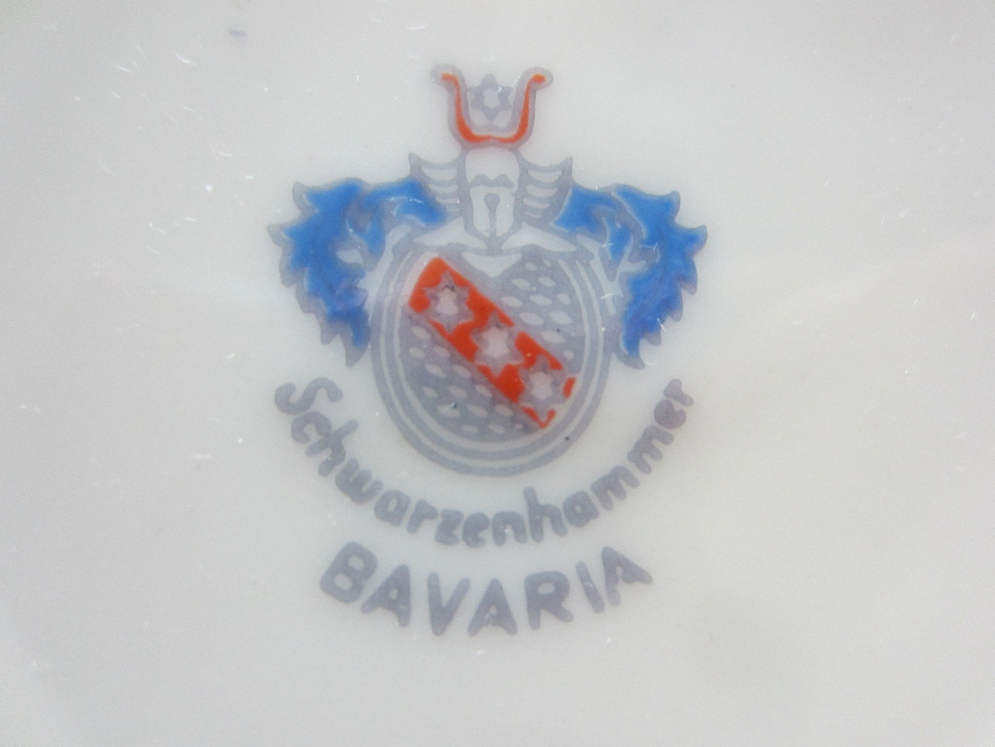 Schwarzenhammer Bavaria Sechamtertropfen Porcelain Ashtray Red And White - Designer Unique Finds 