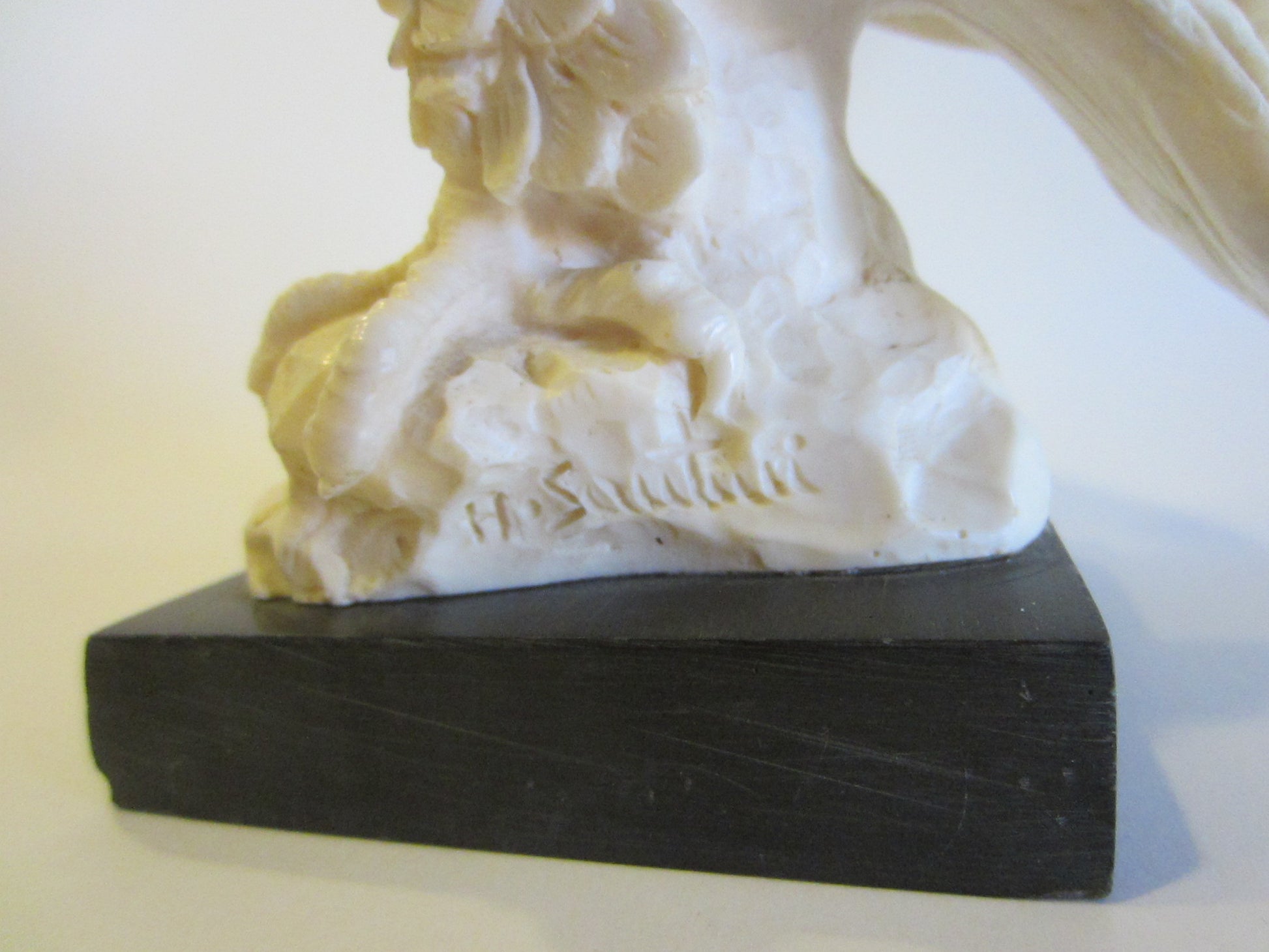 A Santini Italy White Eagle Signed Sculpture Stone Stand - Designer Unique Finds 