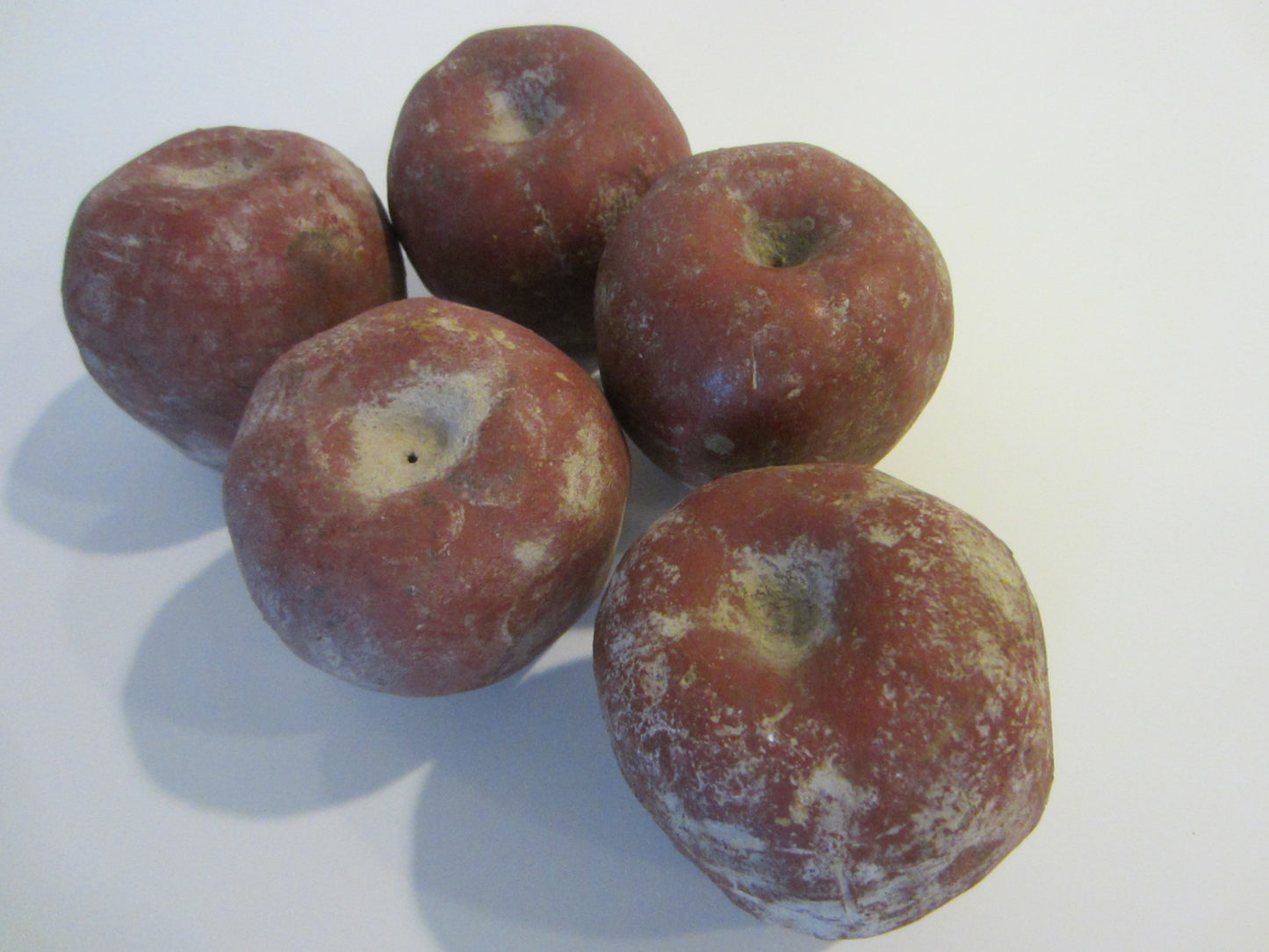 Red Apples Ceramic Arts Life Size Fruits In Group of Five - Designer Unique Finds 