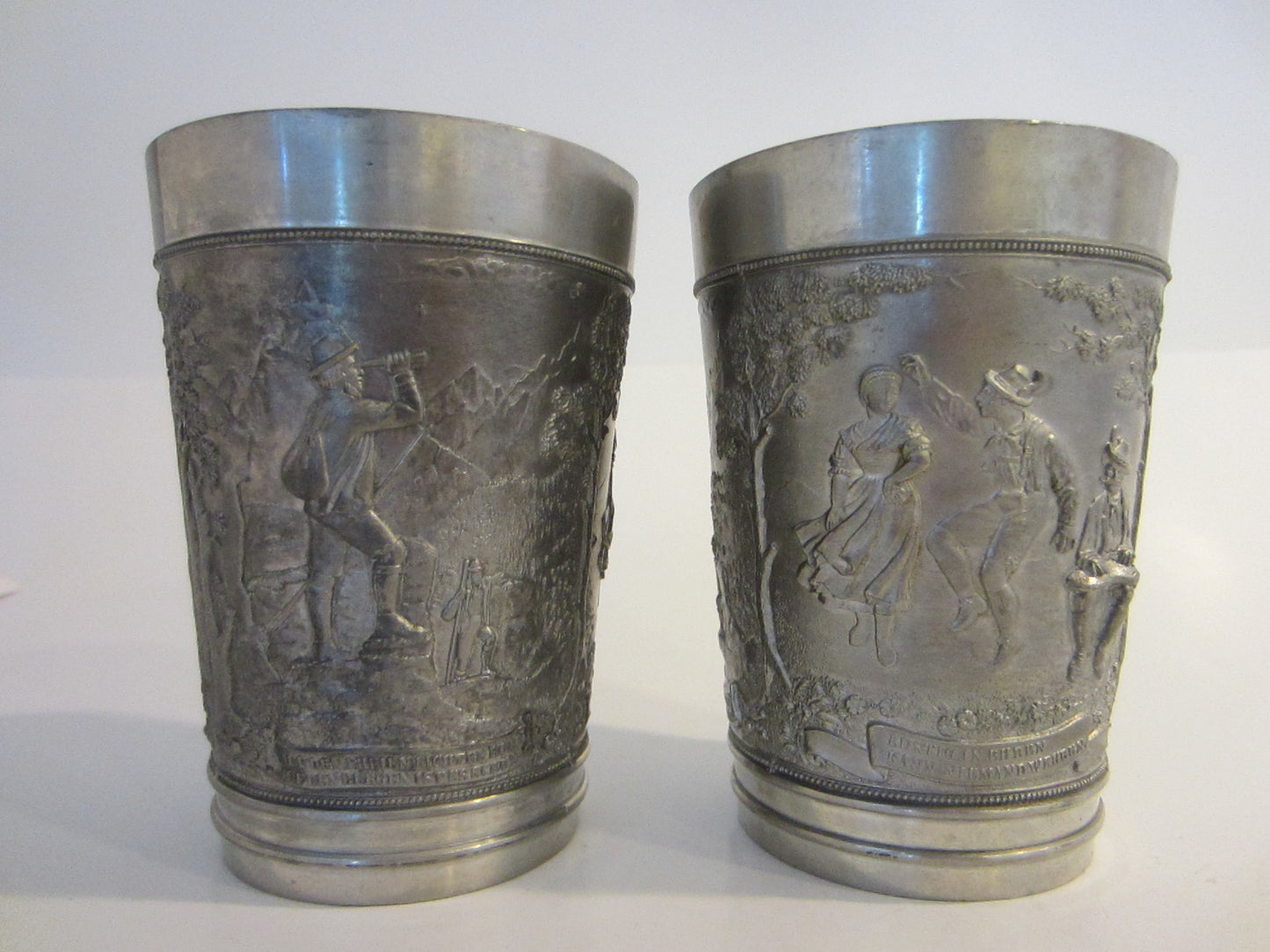 Pewter Tumblers Set Descriptive Figurative Foundry Marks Ein Zinn AUF DEN FREIEN