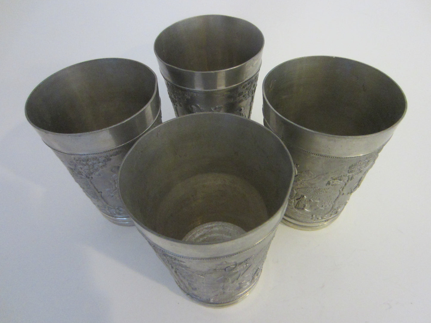 Pewter Tumblers Set Descriptive Figurative Foundry Marks Ein Zinn AUF DEN FREIEN