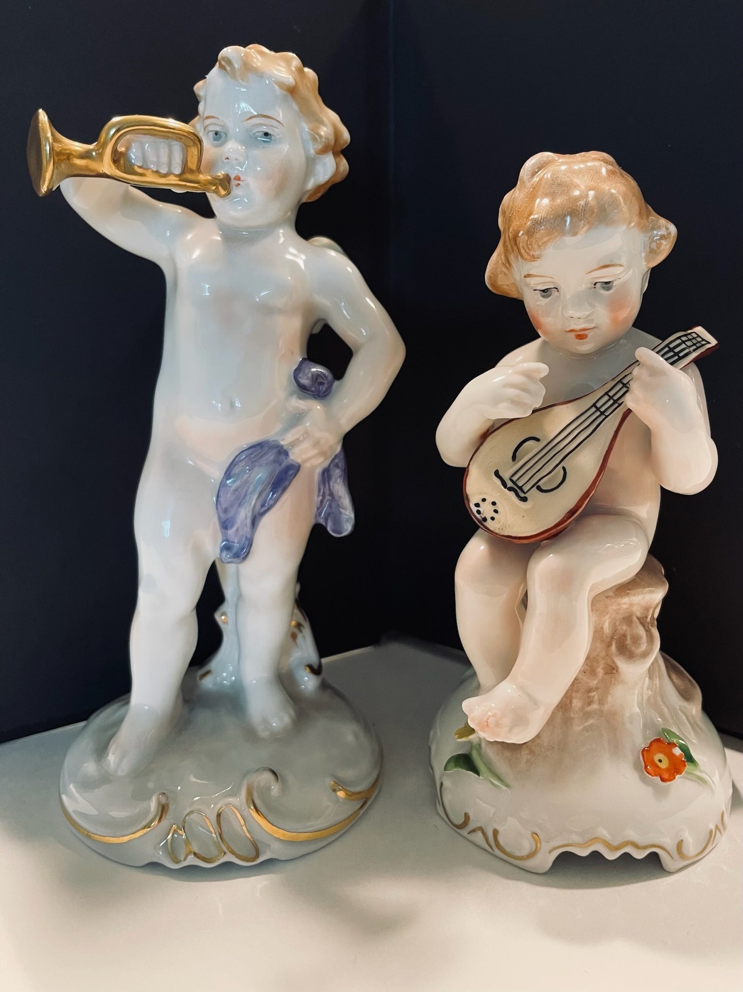 Two Heraldic Musical Angels Germany Von Schierholz Handmaleiei