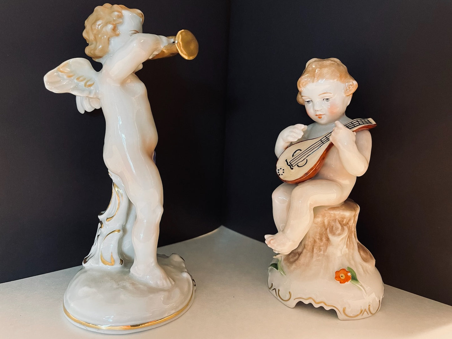 Two Heraldic Musical Angels Germany Von Schierholz Handmaleiei