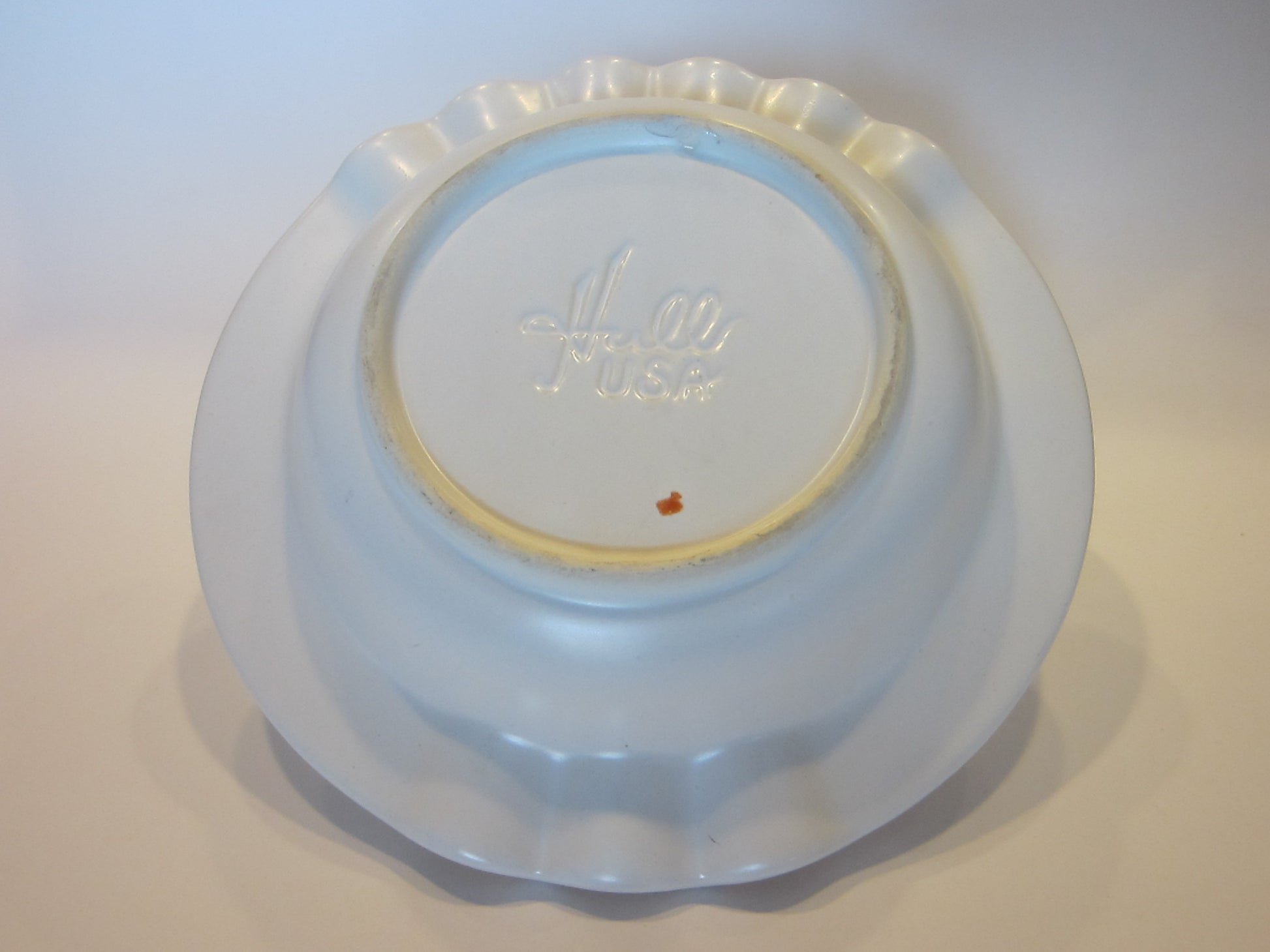 Hull USA Equestrian White Collectible Ceramic Ashtray - Designer Unique Finds 