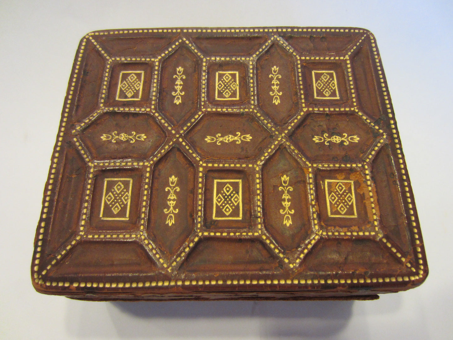 S Lutie Firenze Brown Embossed Gold Geometric Italy Leather Box