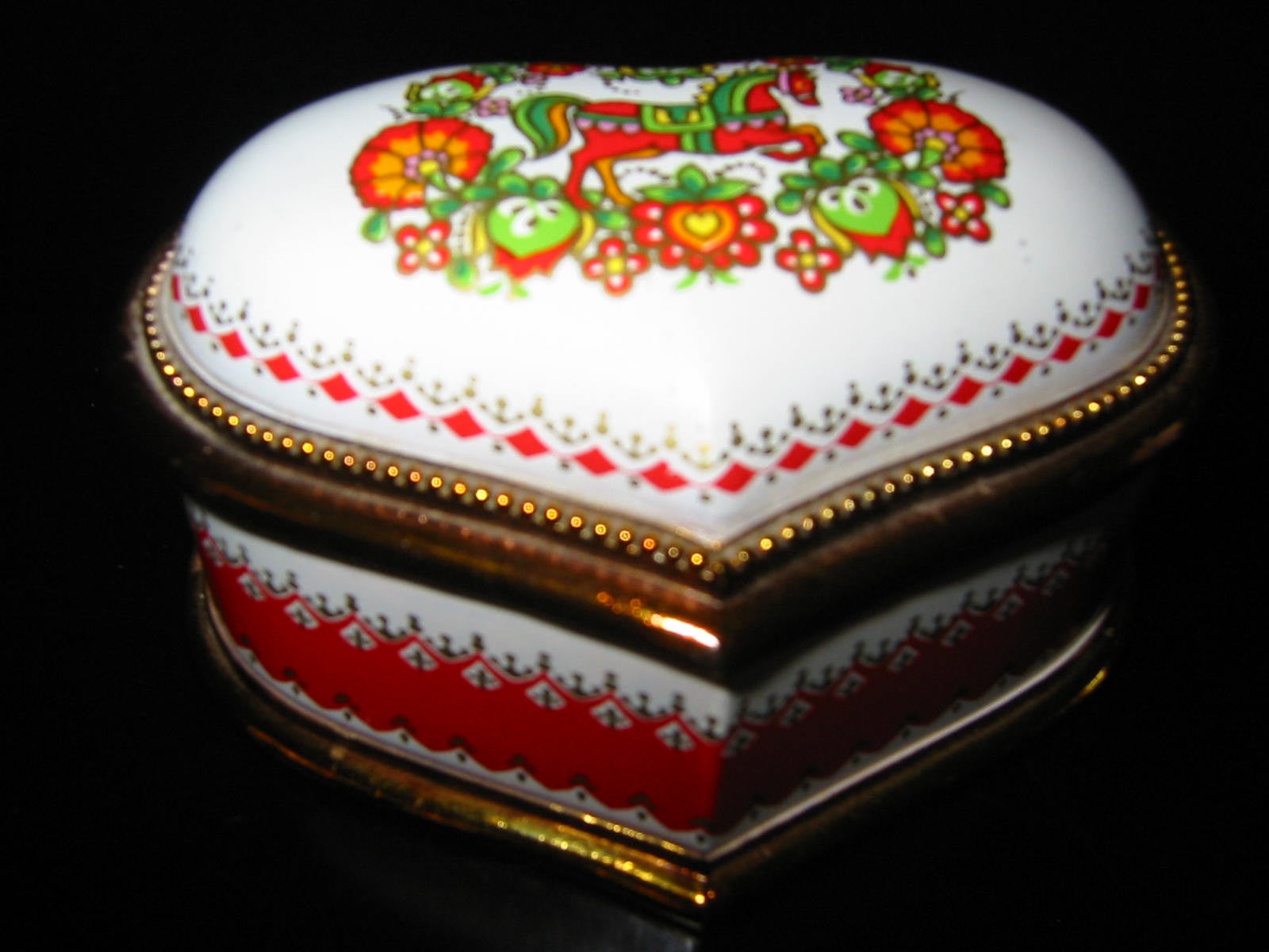 Heart Music Box Brass Enameled Sankyo Japan Floral Decoration - Designer Unique Finds 
 - 1