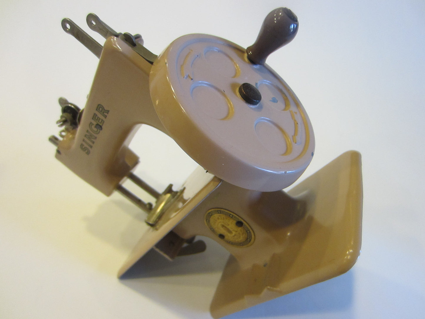 Singer Great Britain Tan Metal Mini Sewing Machine - Designer Unique Finds 