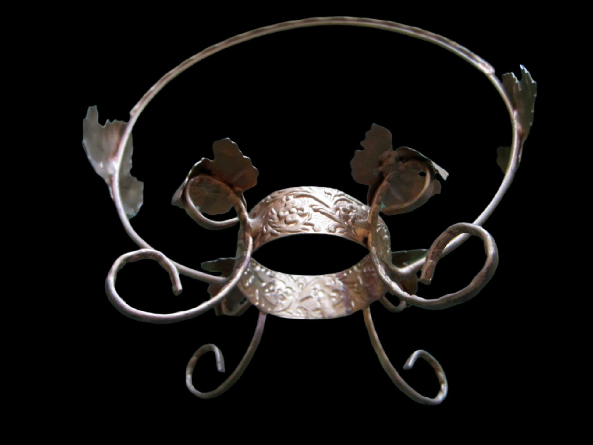 Bride Brass Basket Hold Grapevine Leaf Footed Scrolled Stand - Designer Unique Finds 
 - 3