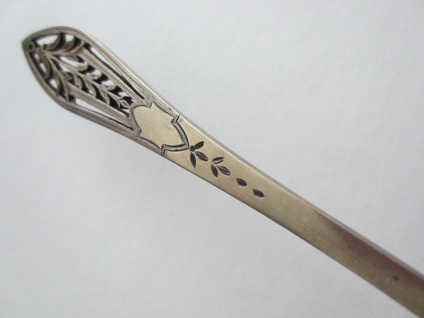 Reed Barton Antique Silver Serving Spoon Openwork Filigree Etched Hallmarks - Designer Unique Finds 
 - 4