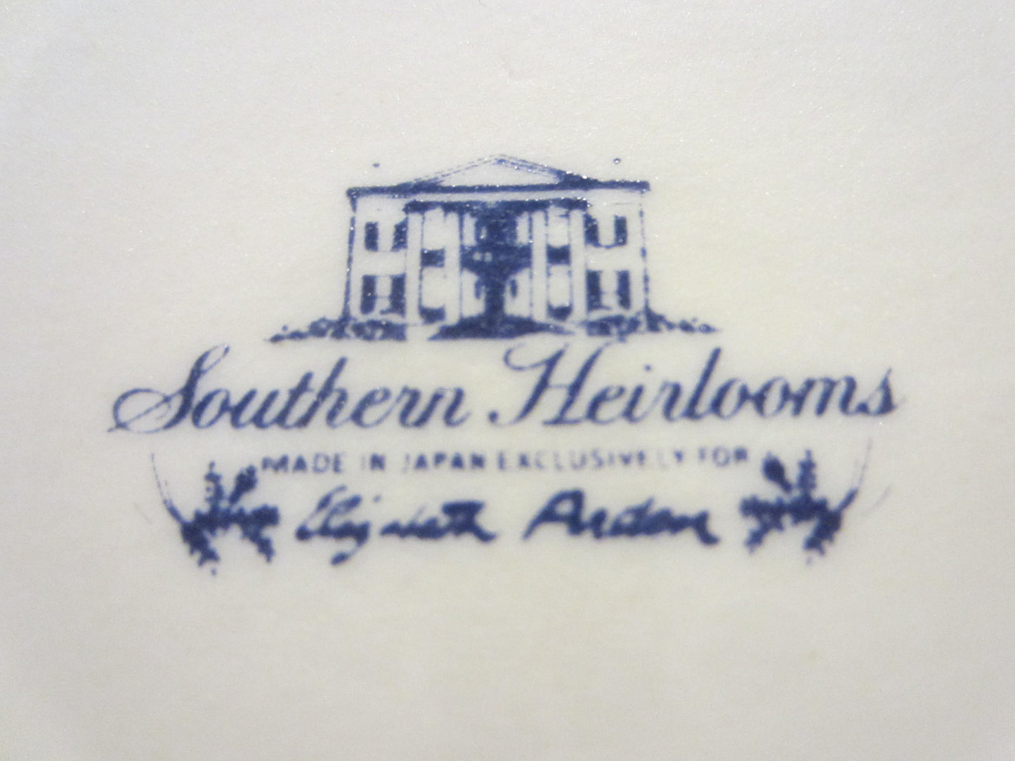 Southern Heirlooms Made In Japan Exclusive Elizabeth Arden Porcelain Box