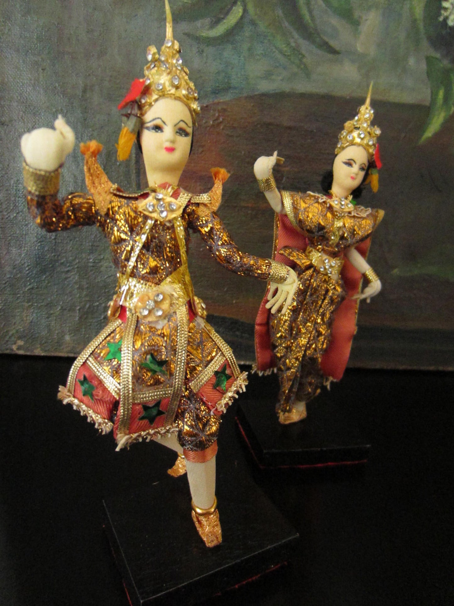 Folk Art Siamese Dancers Gold Embellished Textures