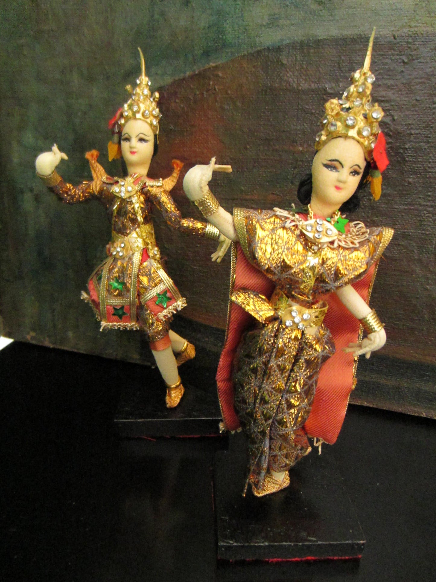 Folk Art Siamese Dancers Gold Embellished Textures