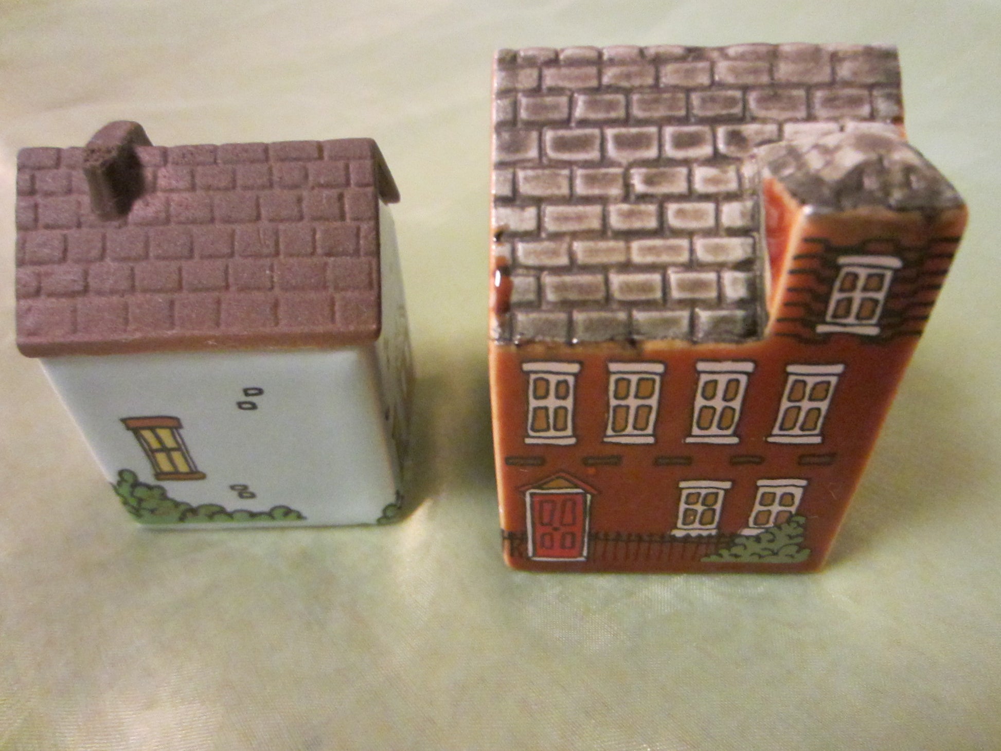 Wade England Miniature Monuments Library Police Station - Designer Unique Finds 