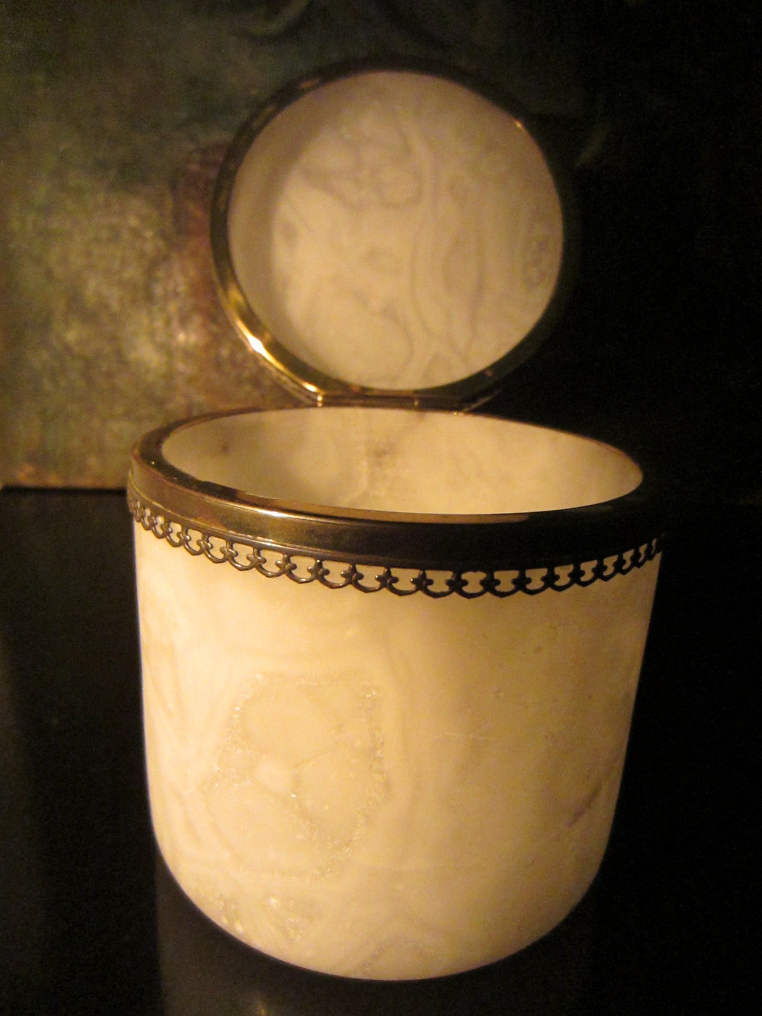 Italian Alabaster Hinged Filigree Border Cylinder Box - Designer Unique Finds 
 - 4